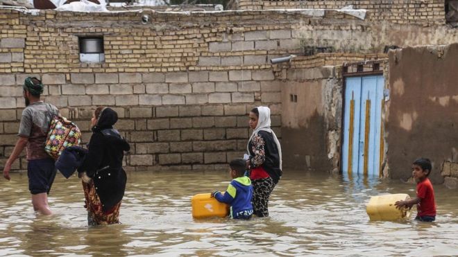 इरान बाढी: ठूलो वर्षा हुने पूर्वानुमानपछि हजारौँ जनालाई सुरक्षित स्थलमा सारियो